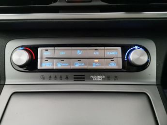 Hyundai Kona 64kWh Premium (10.5kW Charger) (204 ps) - KEYLESS ENTRY - LED - 