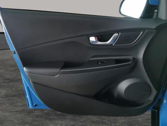 Hyundai Kona 64kWh Premium (10.5kW Charger) (204 ps) - KEYLESS ENTRY - LED - 