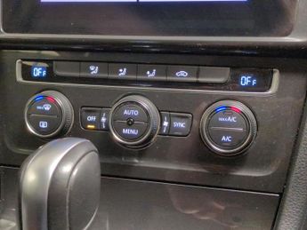 Volkswagen E-golf 35.8kWh e-Golf (136 ps) - USB AUDIO - SPLIT FOLDING REAR SEATS -