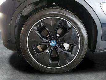 BMW iX3 80kWh Premier Edition Pro (286 ps) - SURROUND VIEW - DRIVING ASS