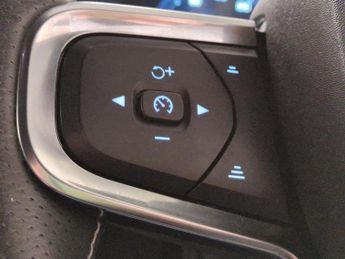 Volvo XC40 1.5h T5 Twin Engine Recharge 10.7kWh R-Design Plug-in (262 ps) -