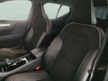 Volvo XC40 1.5h T5 Twin Engine Recharge 10.7kWh R-Design Plug-in (262 ps) -