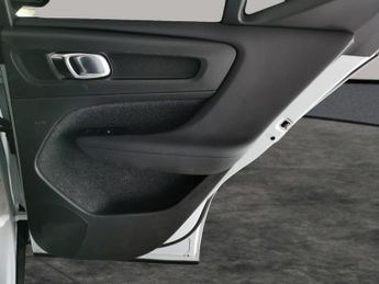 Volvo XC40 1.5h T5 Twin Engine Recharge 10.7kWh R-Design Plug-in (262 ps) -