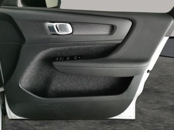 Volvo XC40 1.5h T5 Twin Engine Recharge 10.7kWh R-Design Plug-in (262 ps) -