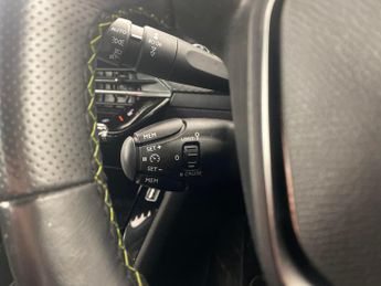Peugeot E-2008 50kWh GT (136 ps) - BLIND SPOT ASSIST - LANE DEPARTURE  - BLUETO