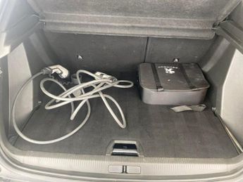 Peugeot E-2008 50kWh GT (136 ps) - BLIND SPOT ASSIST - LANE DEPARTURE  - BLUETO