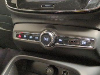 Volvo XC40 1.5h T4 Recharge 10.7kWh Plus Plug-in (211 ps) - PARK ASSIST - L