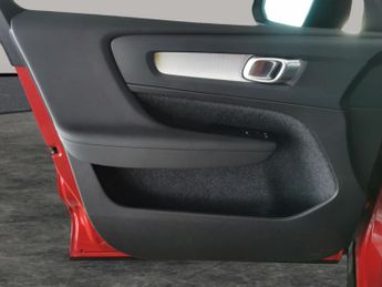 Volvo XC40 1.5h T4 Recharge 10.7kWh Plus Plug-in (211 ps) - PARK ASSIST - L