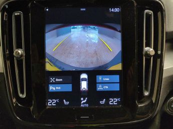 Volvo XC40 1.5h T4 Recharge 10.7kWh Plus Plug-in (211 ps) - PARK ASSIST - L