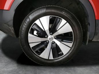 Volvo XC40 1.5h T4 Recharge 10.7kWh Plus Plug-in (211 ps) - PARK ASSIST - L