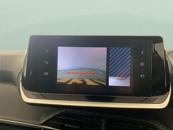 Peugeot 208 1.2 PureTech Allure Premium + EAT (130 ps) - NAV - BLUETOOTH - C