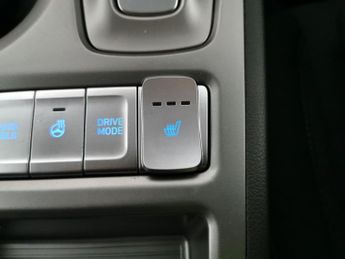 Hyundai Kona 39kWh Premium (10.5kW Charger) (136 ps) - KEYLESS ENTRY - LED - 