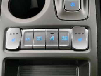 Hyundai Kona 39kWh Premium (10.5kW Charger) (136 ps) - KEYLESS ENTRY - LED - 