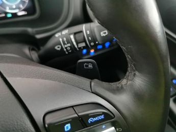 Hyundai Kona 39kWh Premium (10.5kW Charger) (136 ps) - KEYLESS ENTRY - LED - 