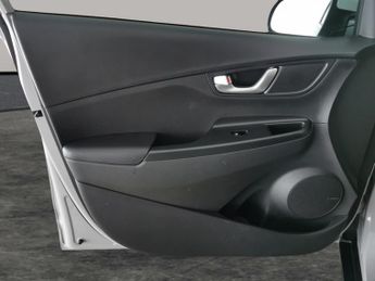 Hyundai Kona 39kWh Premium (10.5kW Charger) (136 ps) - KEYLESS ENTRY - LED - 