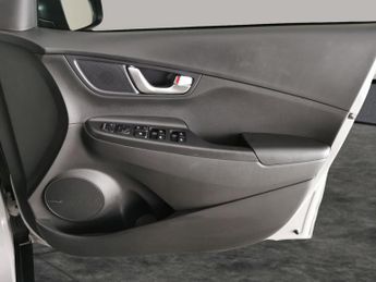 Hyundai Kona 39kWh Premium (10.5kW Charger) (136 ps) - KEYLESS ENTRY - LED - 
