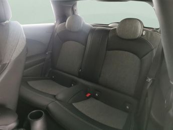 Mini Electric Hatch Cooper SE 32.6kWh Level 2 (184 ps) - BLACK ROOF AND MIRROR CAPS 