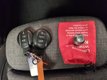 Mini Electric Hatch Cooper SE 32.6kWh Level 2 (184 ps) - BLACK ROOF AND MIRROR CAPS 