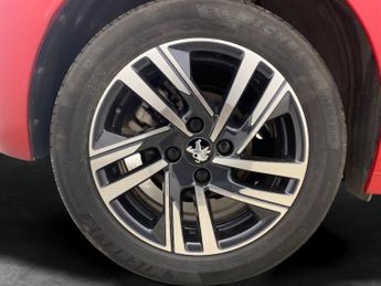 Peugeot 208 1.2 PureTech Allure Premium + EAT (130 ps) - NAV - BLUETOOTH - C