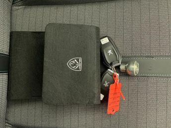 Peugeot 208 1.2 PureTech Allure Premium + EAT (130 ps) - NAV - BLUETOOTH - C