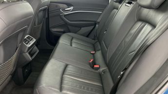 Audi e-tron 55 quattro 95kWh (408 ps) - WIRELESS CHARGER - AIR SUSPENSION