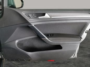 Volkswagen E-golf 35.8kWh e-Golf (136 ps) - LED - BLUETOOTH - PARK SENSORS