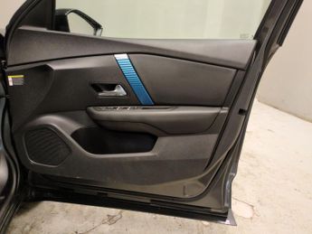 Citroen e-C4 50kWh Shine Plus (136 ps) - HEATED STEERING - BLIND SPOT ASSIST 