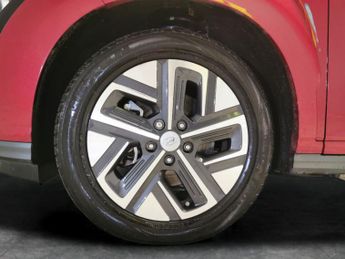 Hyundai Kona 39kWh Premium (10.5kW Charger) (136 ps) - HEATED LEATHER - HEATE