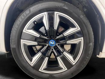 BMW iX3 80kWh M Sport (286 ps) - PARK ASSIST - REVERSE CAM - LEATHER