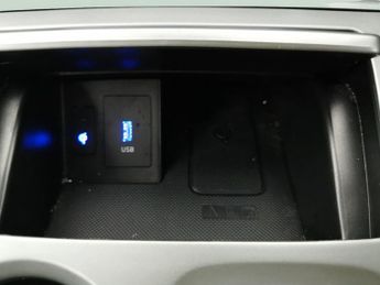 Hyundai Kona 39kWh Premium (10.5kW Charger) (136 ps) - KEYLESS ENTRY - LED - 