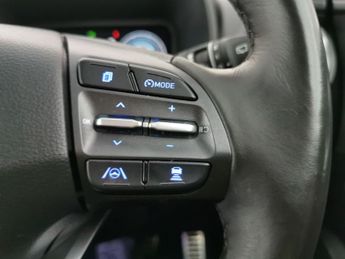 Hyundai Kona 39kWh Premium (10.5kW Charger) (136 ps) - KEYLESS ENTRY - LED - 