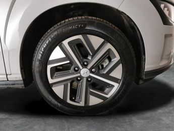 Hyundai Kona 39kWh Premium (10.5kW Charger) (136 ps) - KEYLESS ENTRY - LED - 