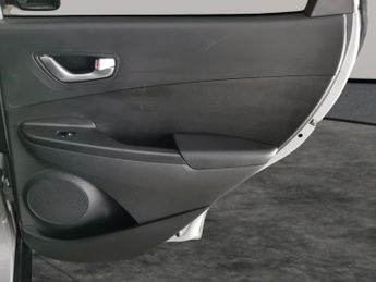 Hyundai Kona 39kWh Premium (10.5kW Charger) (136 ps) - KEYLESS ENTRY - LED - 