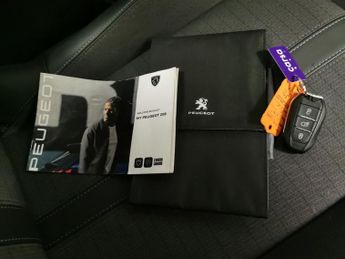 Peugeot 208 1.2 PureTech Allure Premium + EAT (130 ps) - NAV - BLUETOOTH - C