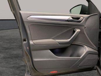 Volkswagen T-Roc 1.5 TSI EVO Active DSG (150 ps) - HEATED SEATS - DAB - BLUETOOTH