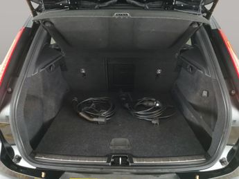 Volvo XC40 1.5h T5 Twin Engine Recharge 10.7kWh R-Design Plug-in (262 ps) -