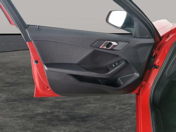 BMW 1 Series 1.5 118i SE DCT (140 ps) - KEYLESS ENTRY - LED - NAV