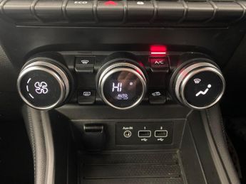 Renault Zoe R135 EV50 52kWh GT Line (Rapid Charge) (134 bhp) - REVERSE CAM -