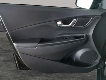 Hyundai Kona 64kWh Premium (10.5kW Charger) (204 ps) - HEATED SEATS - HEATED 