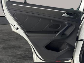 Volkswagen Tiguan 1.5 TSI R-Line DSG (150 ps) - HEATED STEERING - ASSISTANCE PACK 