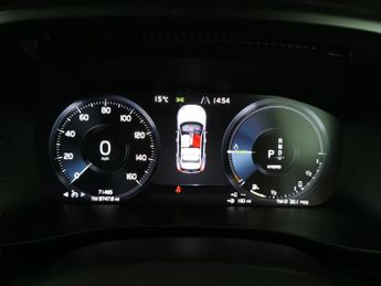 Volvo XC40 1.5h T5 Twin Engine Recharge 10.7kWh R-Design Plug-in (262 ps) -