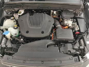 Volvo XC40 1.5h T5 Twin Engine Recharge 10.7kWh R-Design Plug-in (262 ps) -