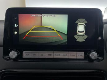 Hyundai Kona 64kWh Ultimate (10.5kW Charger) (204 ps) - ACTIVE LANE ASSIST