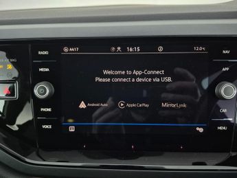 Volkswagen Polo 1.0 TSI R-Line DSG (110 ps) - ACTIVE LANE ASSIST - LED - NAV