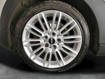 Mini Hatch 1.5 Cooper Steptronic (136 ps) - SPORT LEATHER STEERING WHEEL