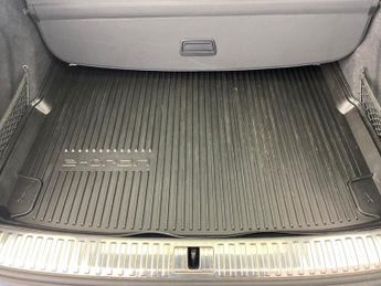 Audi e-tron 55 Sport quattro 95kWh (11kW Charger) (408 ps) - REVERSE CAM