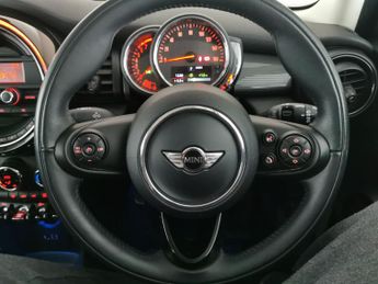 Mini Hatch 1.5 Cooper Steptronic (136 ps) - SPORT LEATHER STEERING WHEEL