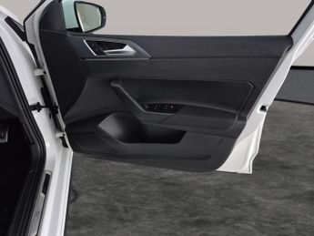 Volkswagen Polo 1.0 TSI R-Line DSG (110 ps) - ACTIVE LANE ASSIST - LED - NAV