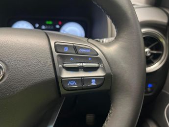 Hyundai Kona 39kWh SE Connect (10.5kW Charger) (136 ps) - LANE DEPARTURE  - B