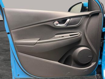 Hyundai Kona 39kWh SE Connect (10.5kW Charger) (136 ps) - LANE DEPARTURE  - B